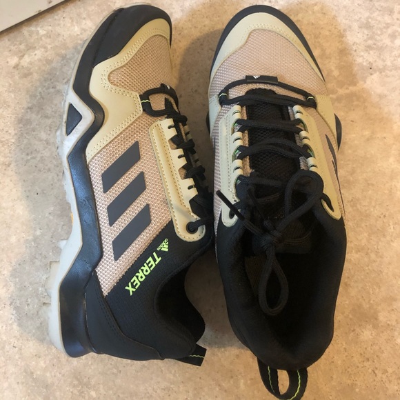 Terrex Adidas men’s hiking shoe size 7 - Picture 2 of 5